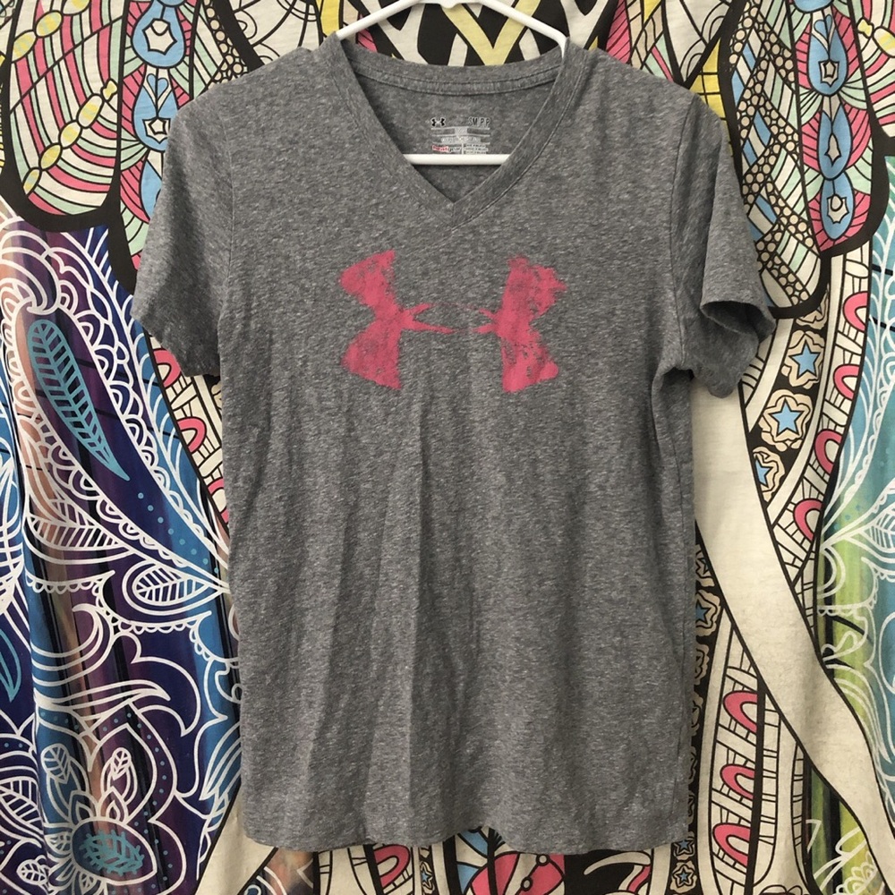 light grey under armour t-shirt